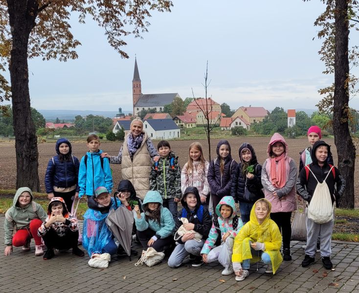 zdjęcie uczni&oacute;w podczas wycieczki do Grodowca