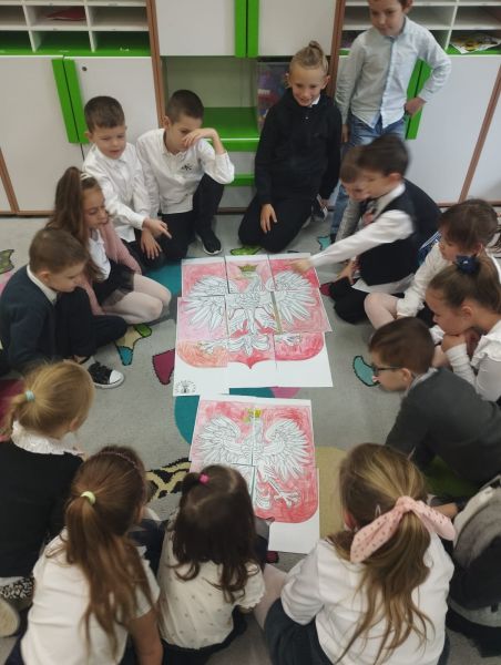 zdjęcie uczni&oacute;w klasy 1c podczas zajęć