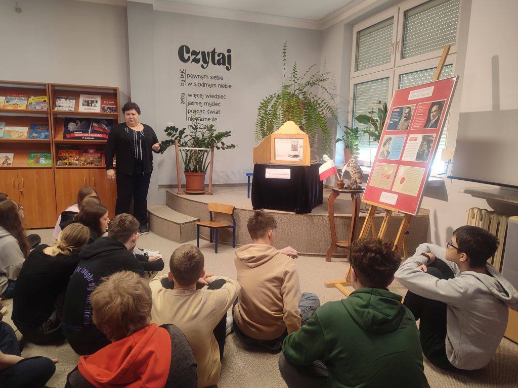 zdjęcie uczestnik&oacute;w lekcji historii