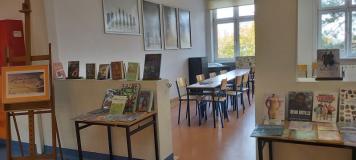 Uczniowie podczas przerwy na czytanie