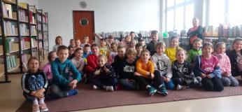 zdjęcie dzieci podczas obchodów dnia pluszowego misia