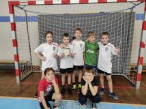 zdjęcie uczniów podczas Mini Mistrzostw Świata w Piłce Nożnej