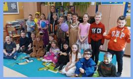 zdjęcie uczniów podczas balu karnawałowego 2023