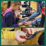 zdjęcie uczniów podczas warsztatów druku 3D