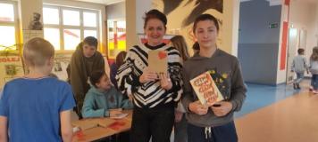 Uczniowie podczas akcji