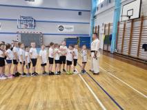 Uczniowie wraz z nauczycielem podczas lekcji otwartej