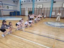 Uczniowie wraz z nauczycielem podczas lekcji otwartej