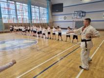 Uczniowie wraz z nauczycielem podczas lekcji otwartej