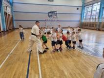 Uczniowie wraz z nauczycielem podczas lekcji otwartej