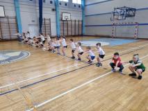 Uczniowie wraz z nauczycielem podczas lekcji otwartej