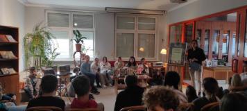 Uczniowie podczas gawedy o książce