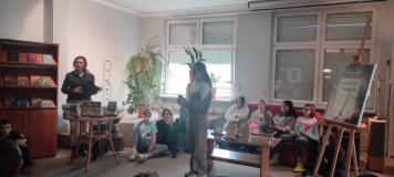 Uczniowie podczas gawedy o książce