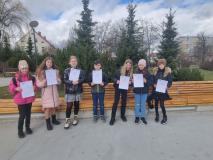 Uczniowie z nagrodami