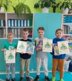 Uczniowie z nagrodami