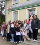 Uczniowie podczas realizacji projektu.