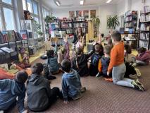 zdjęcie uczniów podczas spotkania z adwokatem