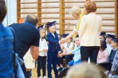 zdjęcia uczniów podczas pasowania pierwszoklasistów