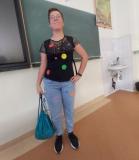 Uczennica promująca Dzien Kropki