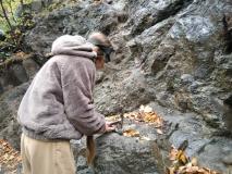 zdjęcie uczniów podczas warsztatów geologicznych