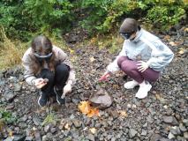 zdjęcie uczniów podczas warsztatów geologicznych