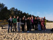 zdjęcie uczniów podczas wizyty w przemkowskim parku krajobrazowym