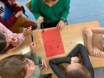 Uczniowie podczas realizacji projektu