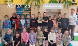 zdjęcie uczestników akcji przytul się do drzewa