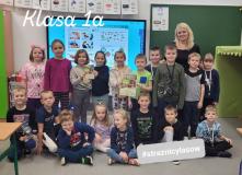 zdjęcie uczestników akcji przytul się do drzewa