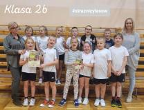 zdjęcie uczestników akcji przytul się do drzewa