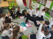 zdjęcie uczniów klasy 1c podczas zajęć