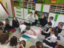 zdjęcie uczniów klasy 1c podczas zajęć