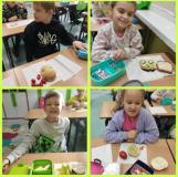 zdjęcie uczniów podczas akcji "Śniadanie daje moc"