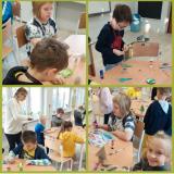 zdjęcie uczniów podczas warsztatów ekologicznych