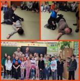 zdjęcie uczniów podczas warsztatów z pierwszej pomocy