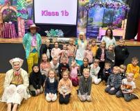 zdjęcie uczniów podczas wizyty w teatrze