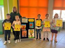 zdjęcie uczestników konkursu plastycznego