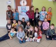 zdjęcie uczniów podczas omawiania zasad bezpiecznego spędzania czasu