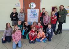 zdjęcie uczniów podczas omawiania zasad bezpiecznego spędzania czasu