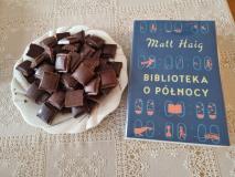 Słodki poczestunek i ciekawa książka