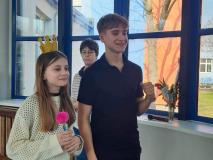 Wybory najmilszej dziewczyny w szkole.