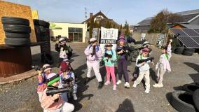 Wiosenne zabawy uczniów z klasy 2c