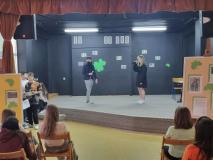 Uczniowie podczas realizacji projektu.