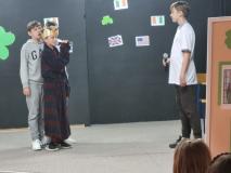 Uczniowie podczas realizacji projektu.