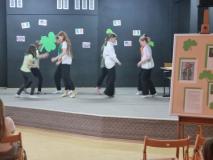 Uczniowie podczas realizacji projektu.