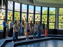 Uczniowie podczas występu