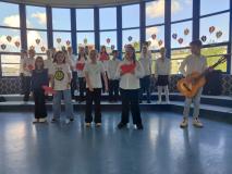 Uczniowie podczas występu