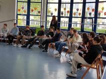 Uczniowie podczas występu