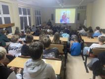 Uczniowie podczas realizacji projektu.