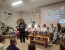 Uczennica opowiada o ulubionej książce o książce