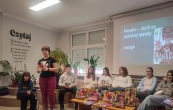 Uczennica opowiada o ulubionej książce o książce